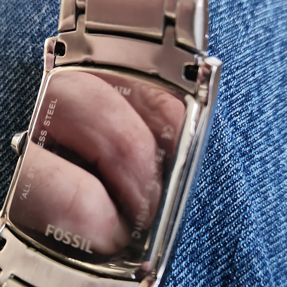 FOSSIL WATCH WITH DIAMOND - Picture 3 of 5